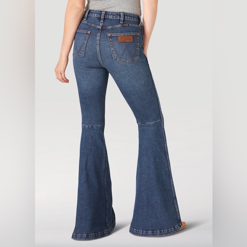 Wrangler Retro Premium Jean High Rise Trumpet Flare in Paige - Picture 6 of 7